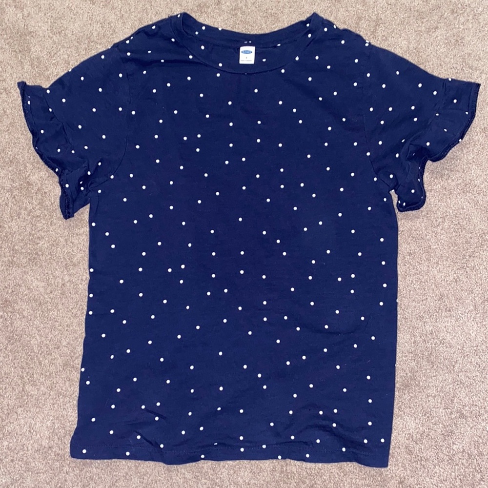 Polka dot tee with ruffle short sleeves